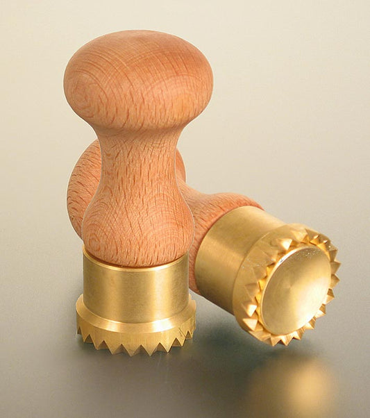 Ausstecher Ravioli, Holz/Messing, rund mit gezacktem Rand, 38mm, 1 St