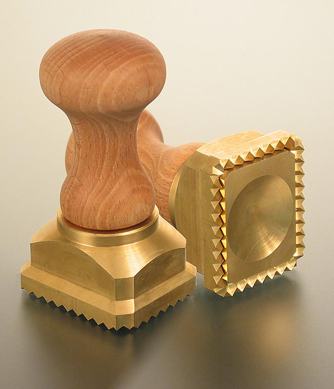 Taglia ravioli, legno/ottone, rettangolare con bordo seghettato, 45x55 mm, 1 pz.